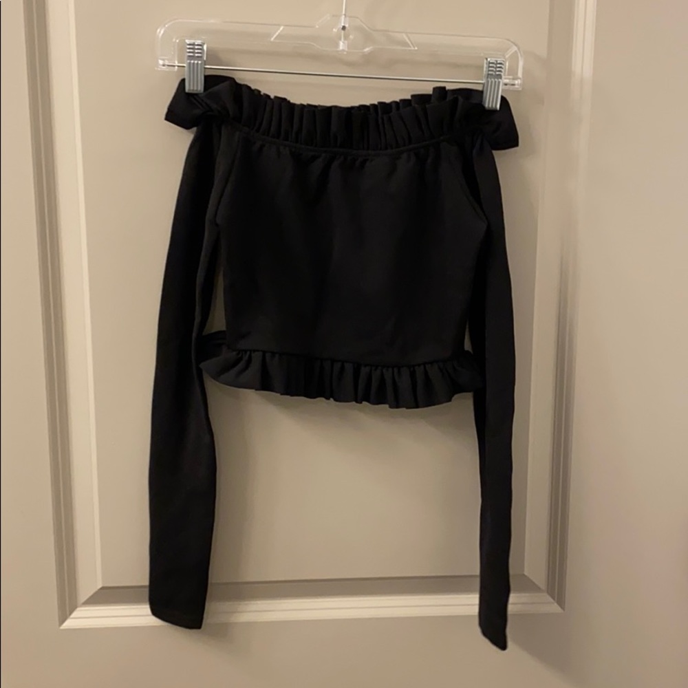 Off the shoulder long sleeve crop top